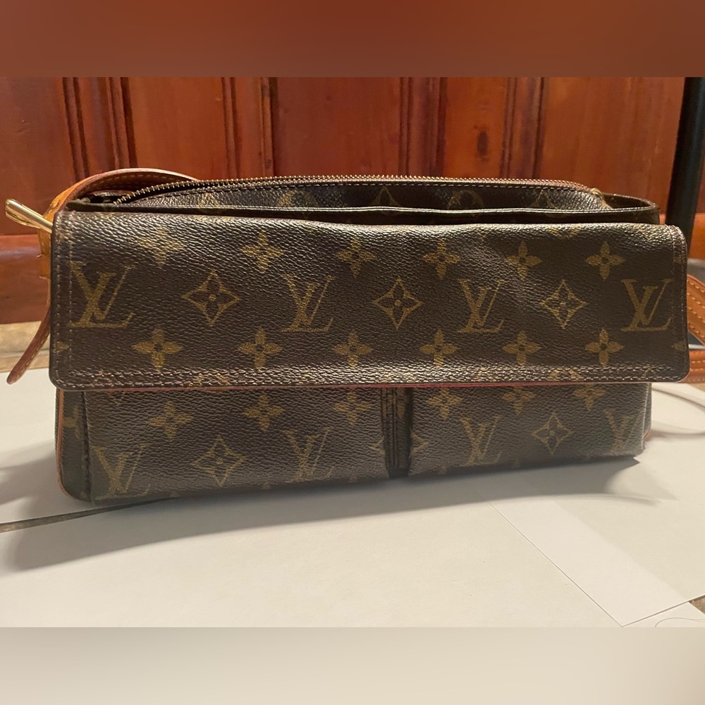 AUTHENTIC “Viva Cite” Louis vitton shoulder bag with double flap!